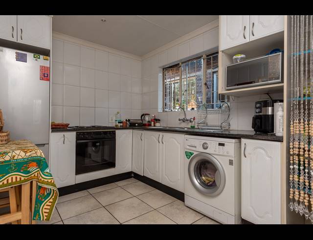 5 BEDROOM FREEHOLD SOLD IN ELANDSPARK